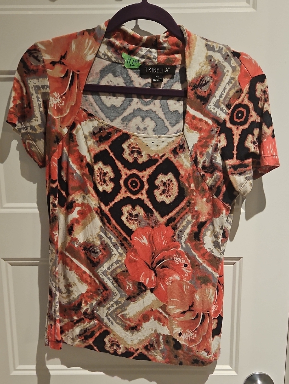 💜2/$15💜Tribal Short Sleeve Floral Geo Print Top in Coral, Black & Cream